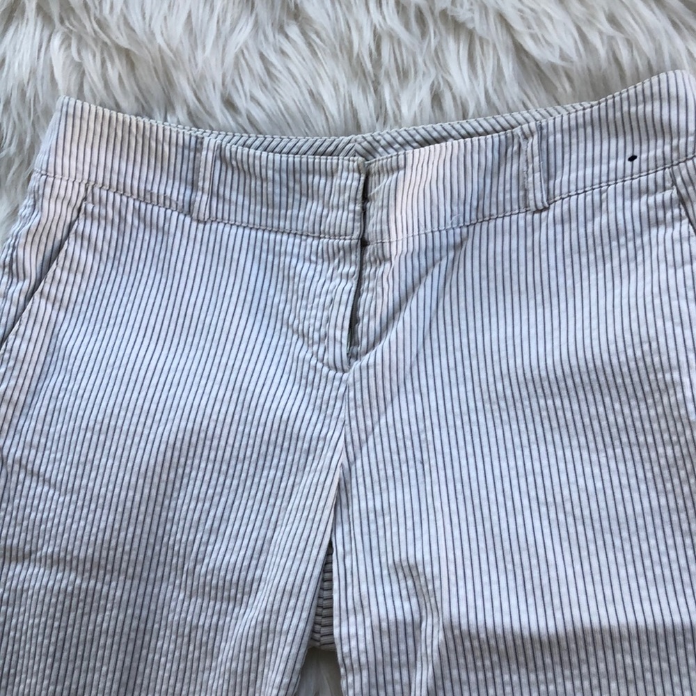New York & co seersucker gray/white striped crop